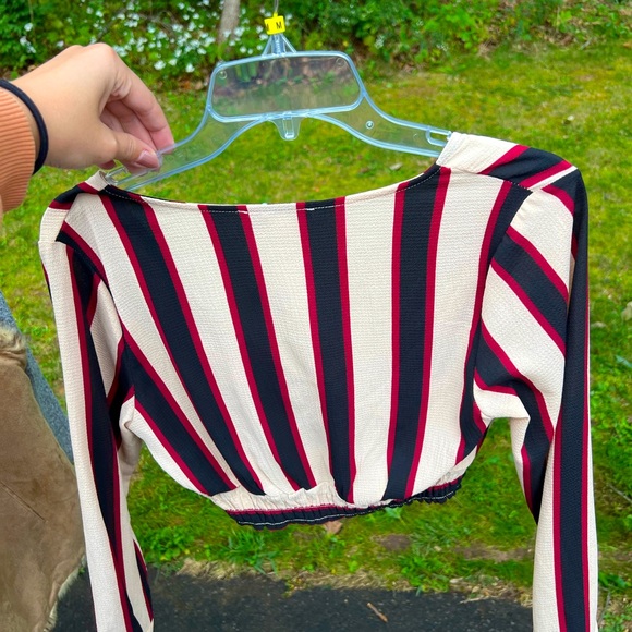 Brand New Women’s Top (Cropped Style) - Picture 2 of 3